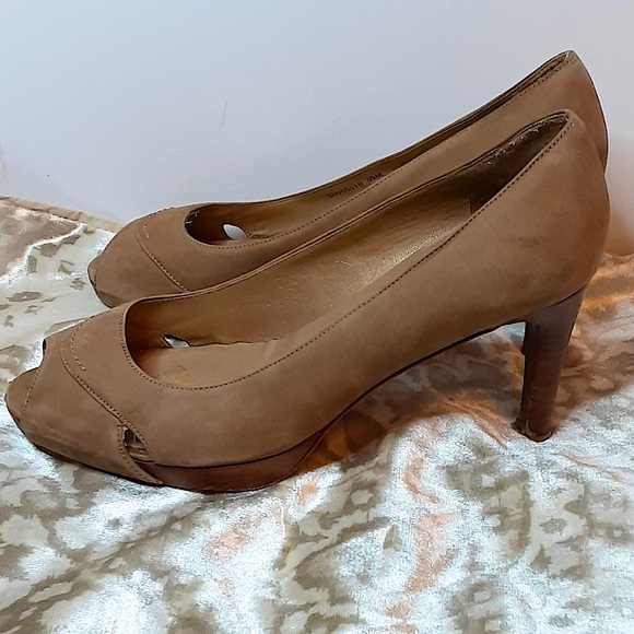 Stuart Weitzman Vintage Open Toe Suede Pump Size 9.5. - Picture 2 of 14